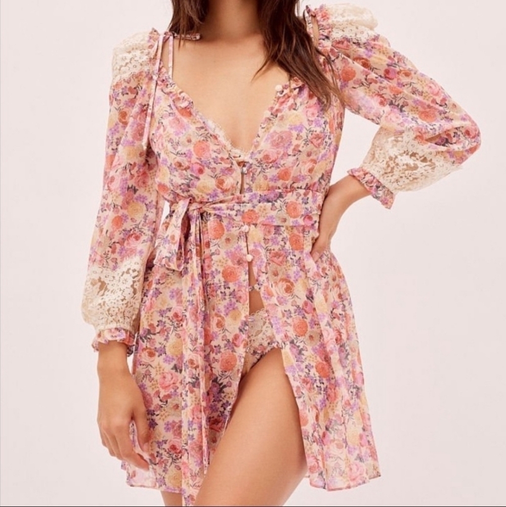 New!For Love‎ and Lemons Gardenia Robe